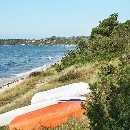 Vibrant Holiday In Bornholm With Terrace Apartamento Rønne